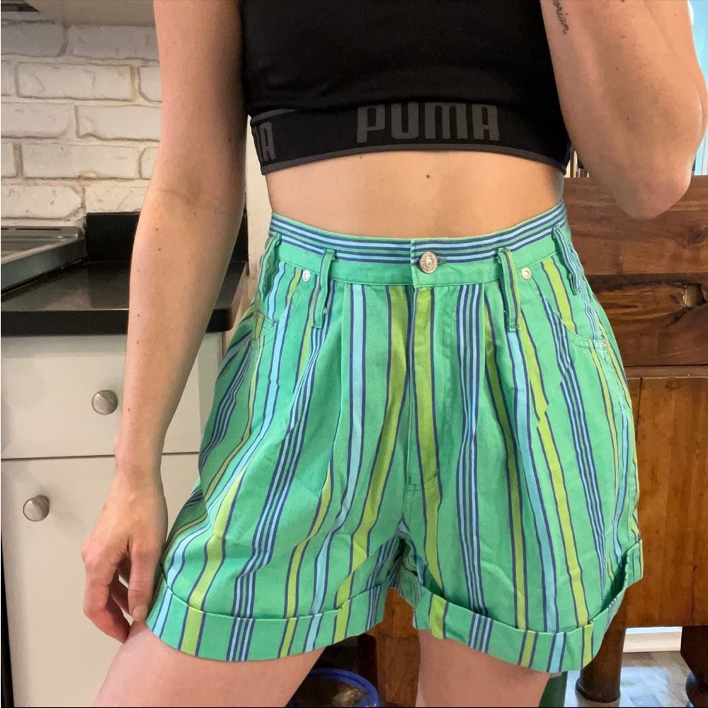 Skoozi vintage 90s 80s green blue vertical striped high rise shorts high waisted